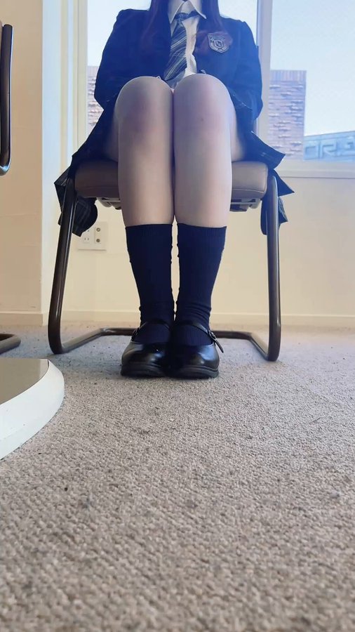 かすみんのパンチラ（@kasumin_01）｜隠し撮り 続き見たい人はいいねとﾌｫﾛｰして待機