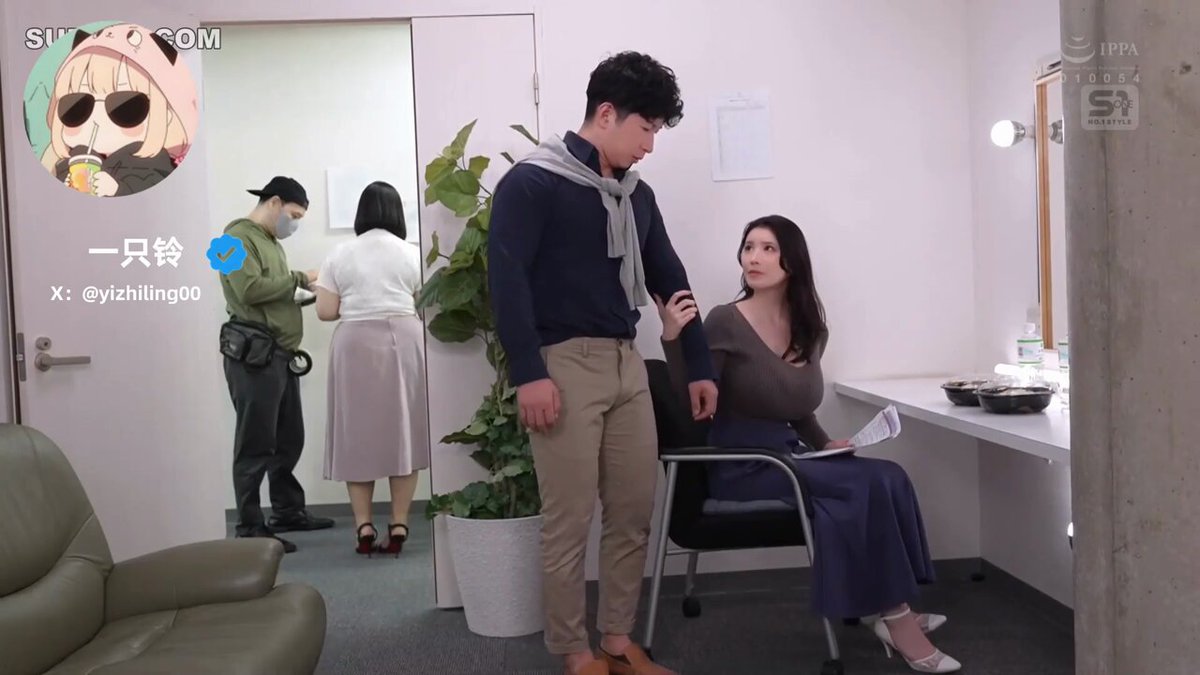 「长视频」一只铃 喜欢NTR的巨乳美女 在一波波攻势下背着妻子乳交口爆暴肏抽插连连高潮不断榨精