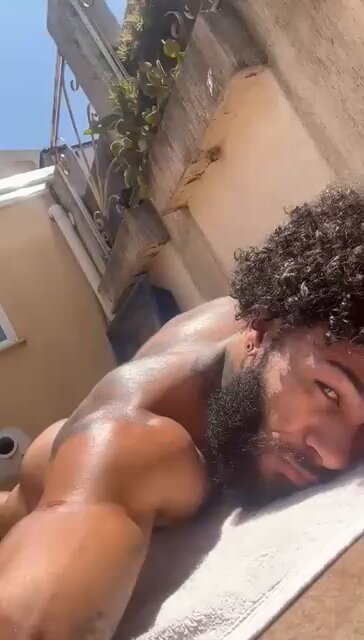 Tem um espacinho na sua casa para eu tomar um sol? https://t.co/Uqq6bZtVMu