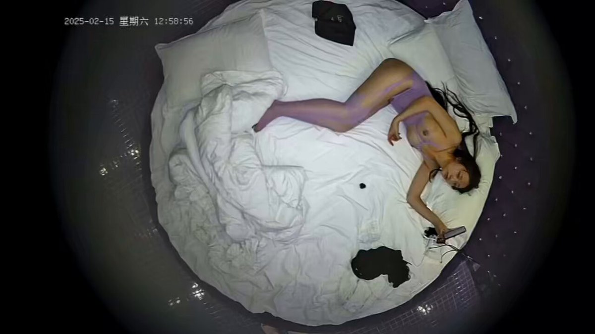 家庭监控一家三口    