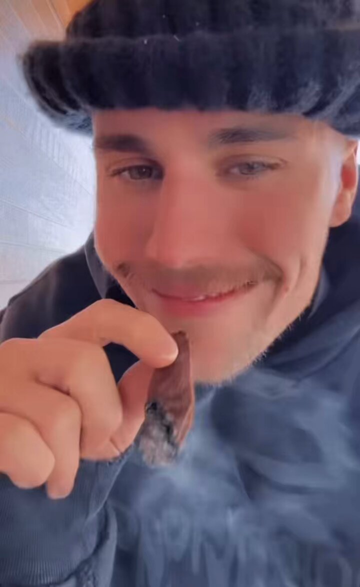 Pop Crave on X: "Justin Bieber shares new video. https://t.co/woHFc4J2Jr" / X