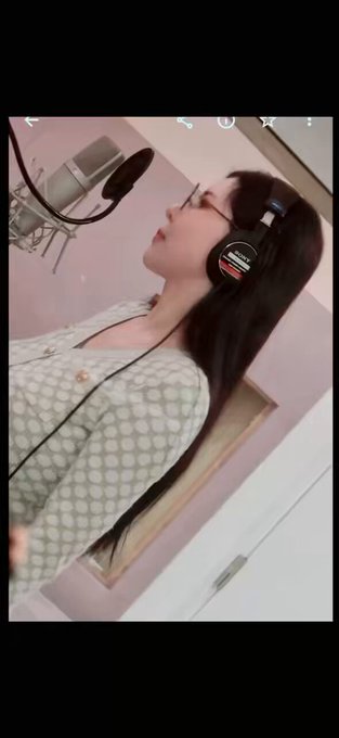準備してる新曲胸に刺さる最高の仕上がり。
L.Vがリアルな作詞してるから本当にグッと来るんだよね。早くみんなに会いたい届けたい。 https://t.co/qDjueZiJVL