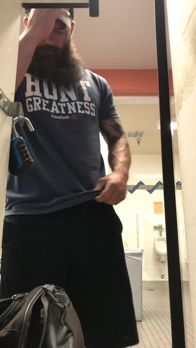 Do we go to the same gym? https://t.co/JlitgcyFrY