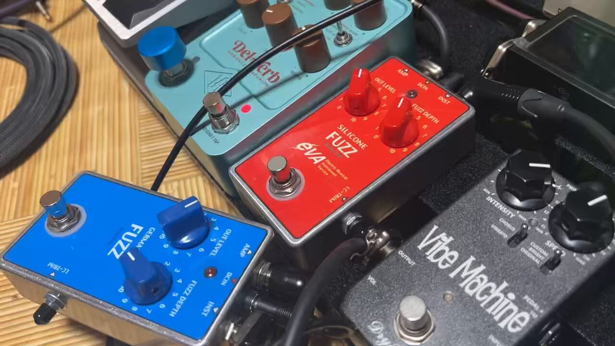 個人的にもマーシャルとフェンダーアンプを歪ませてファズを重ねるので