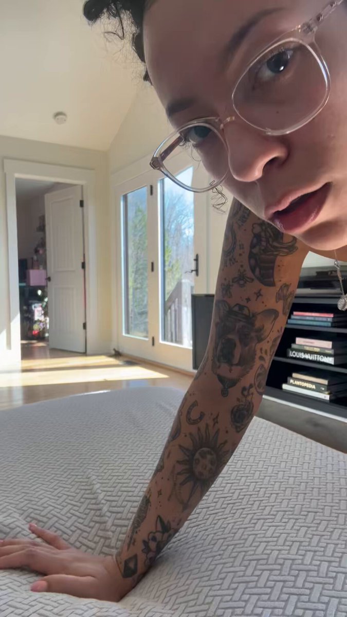 Lunar Liv captivating with her allure