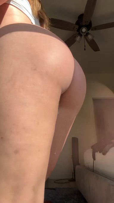 Extracting every last drop ? Can’t you see the mess I’ve already made on my thighs? https://t.co/j8O