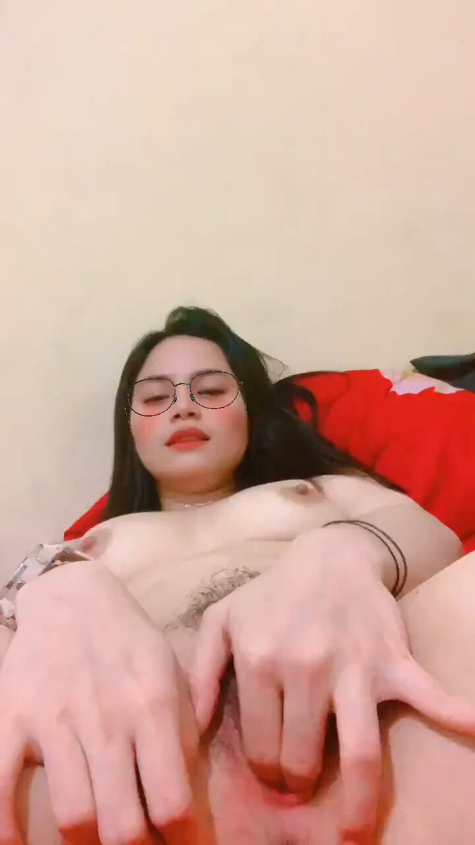 mainin memek nya di kamar aja yah