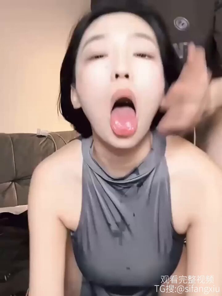 「短视频」✨芒果宇宙🥭 南京抖音巨乳御姐网红反差婊,与男友做爱自拍泄密流出,渣男毫不怜香惜玉,扇耳光,拽住头发踩头猛猛打桩输出,揪住奶头骑脸深喉颜射,女主既听话有配合看样子也是个骚货。
(主页还有更多精彩视频) 00:14:14