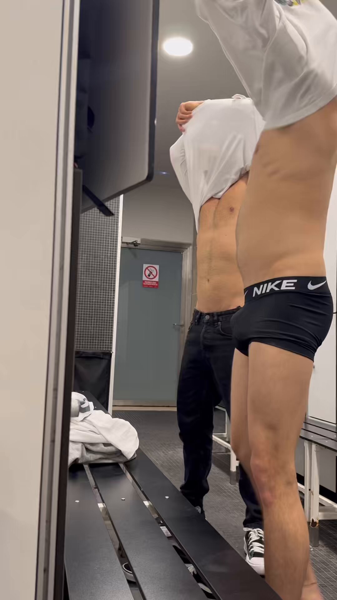 @will_model_s video Tweet