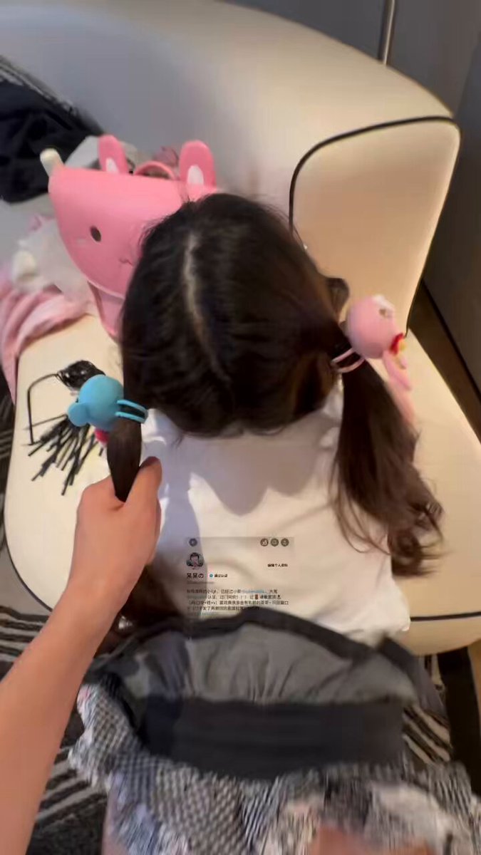 女儿叫的越骚爸爸拽着双马尾干的就... - Twitterの動画をダウンロード 