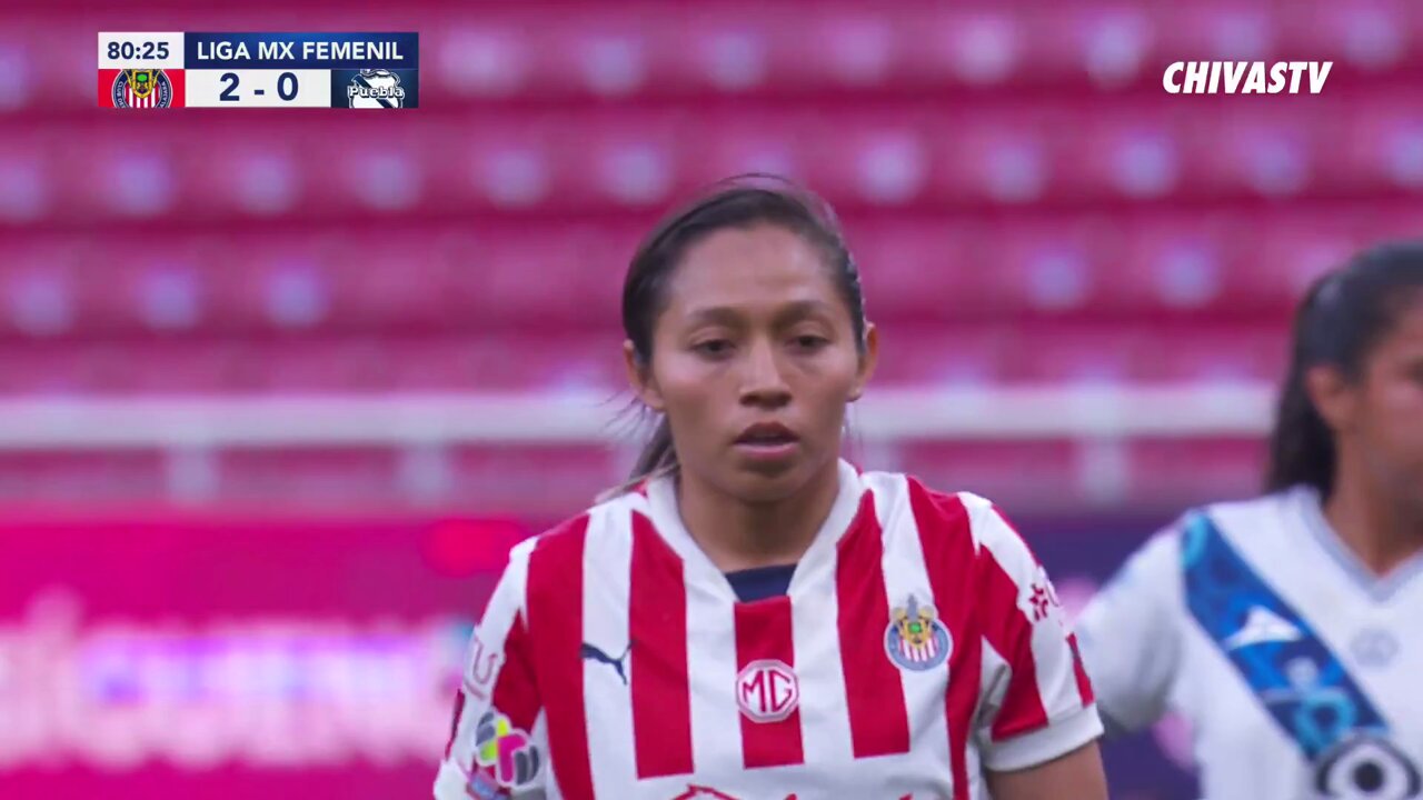 ¡Qué tarde, @ViriSalaazar! 🔥Con esta seguridad cobró el penal y anotó el 3-0 en el partido 🫡📺 Sigue el partido EN VIVO por la señal de @chivastvmx 👉