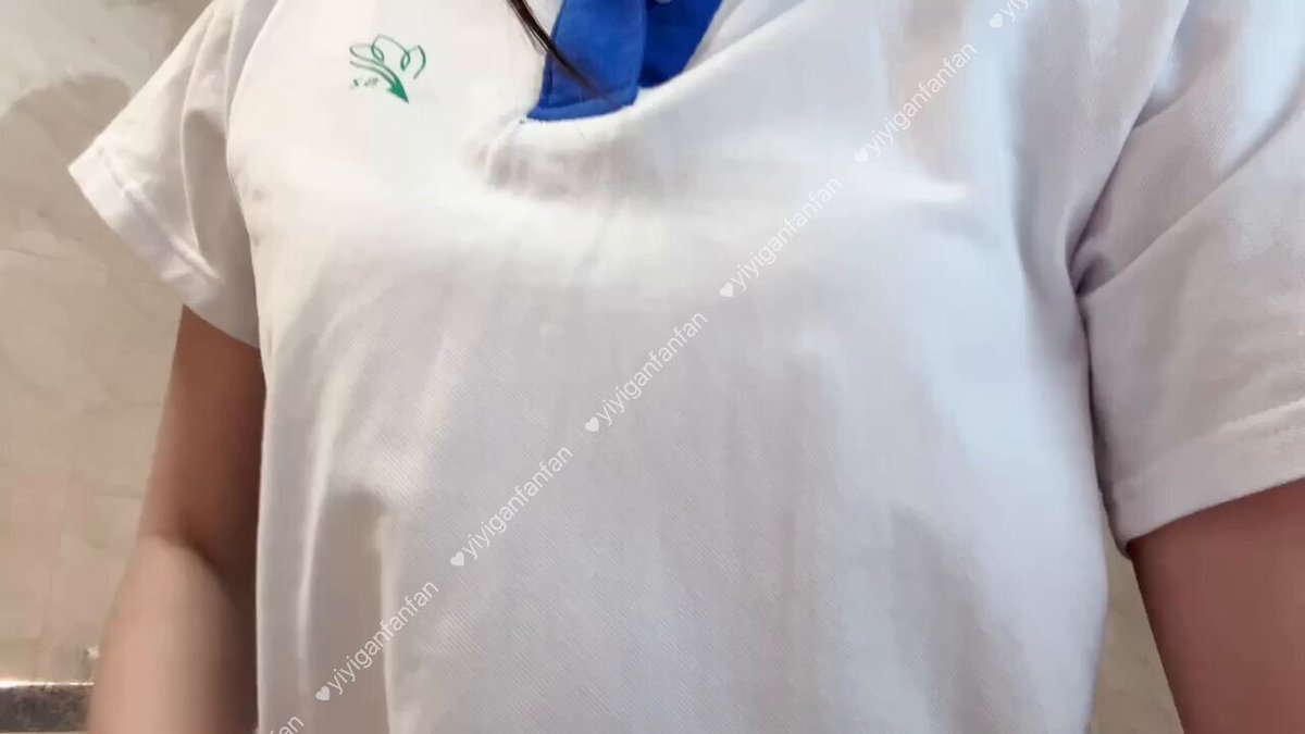 女儿尿尿    