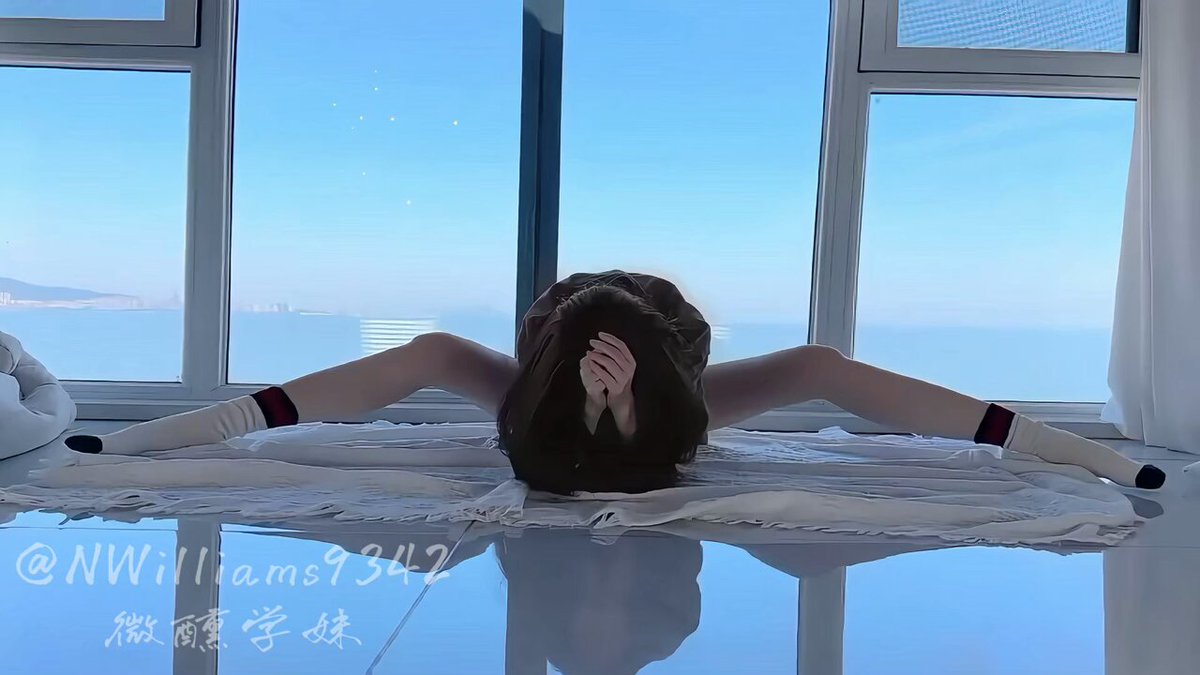 小宝寻花一字马