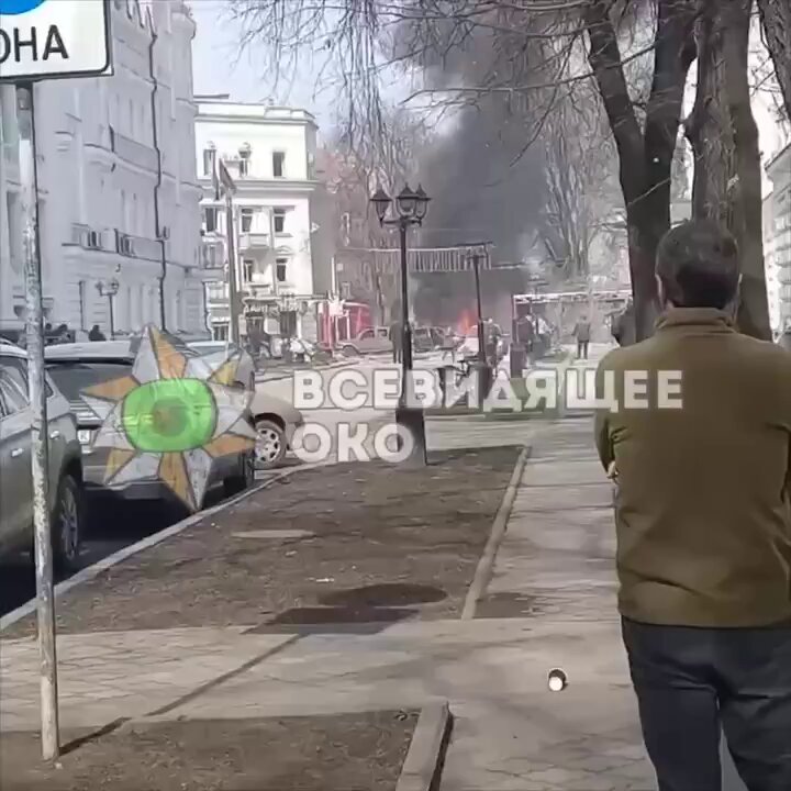 This is horrible. A public transit bus, targeted by Putin's missile on Palm Sunday. It's full of screaming people & becomes a burning coffin? Why? Because #Russia wants their land? Their homes? Their lives? Peace deal? Hah! Another #TrumpPutin Lie.