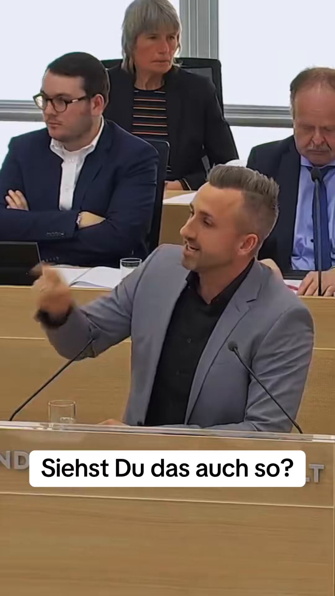 Ulrich Siegmund on X: "„Sie sind aus dem #Bundestag geflogen ...