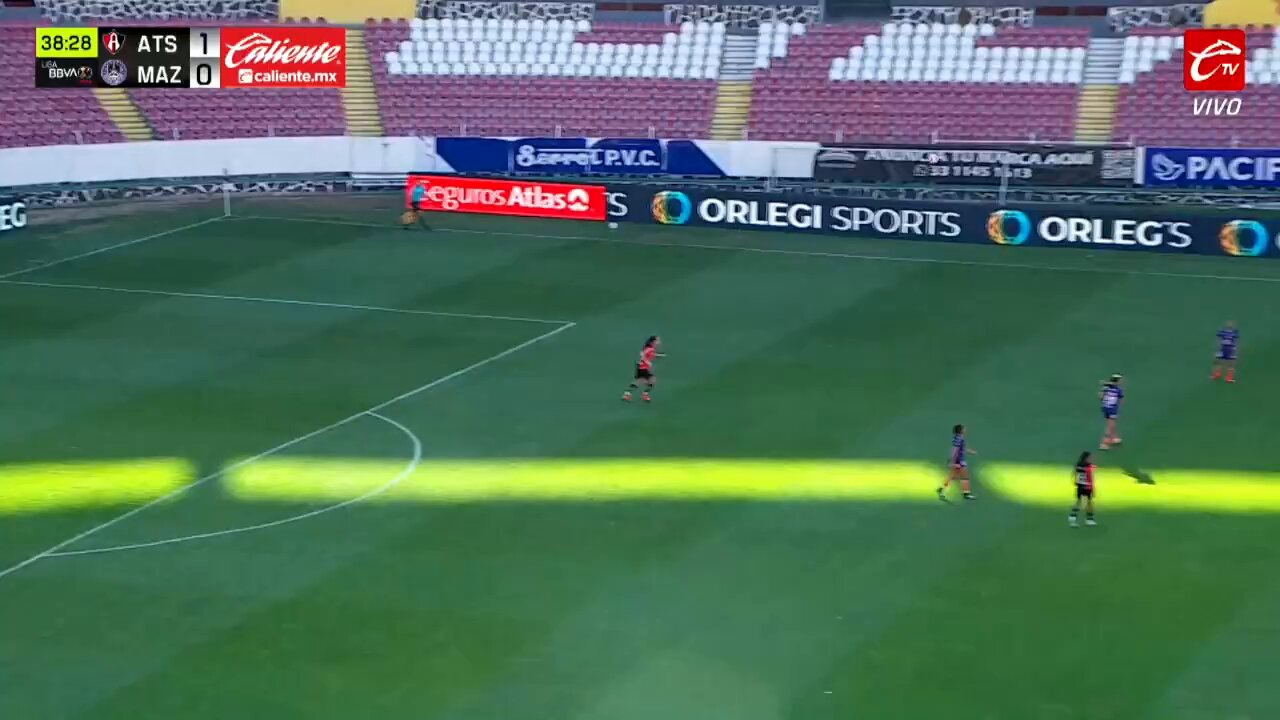 @MazatlanFem Enekia Lunyamila a los pocos minutos...¡Boom! Empató el partido. 🧨💥#SomosDesafiantes⚡️