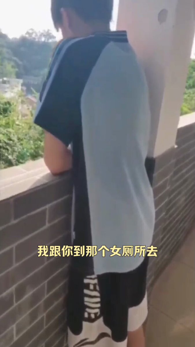 「@」66姨娘 帮老公接弟弟回家,路上为寻刺激找了个卫生间就开始了,可惜弟弟没经验,硬是插了十几分钟都找不到洞,在嫂子的耐心帮助下,进去嫩穴没几下就内射了,嫂子肯定没满足,带上弟弟就直接奔向了酒店~
后续看一楼回复哈~