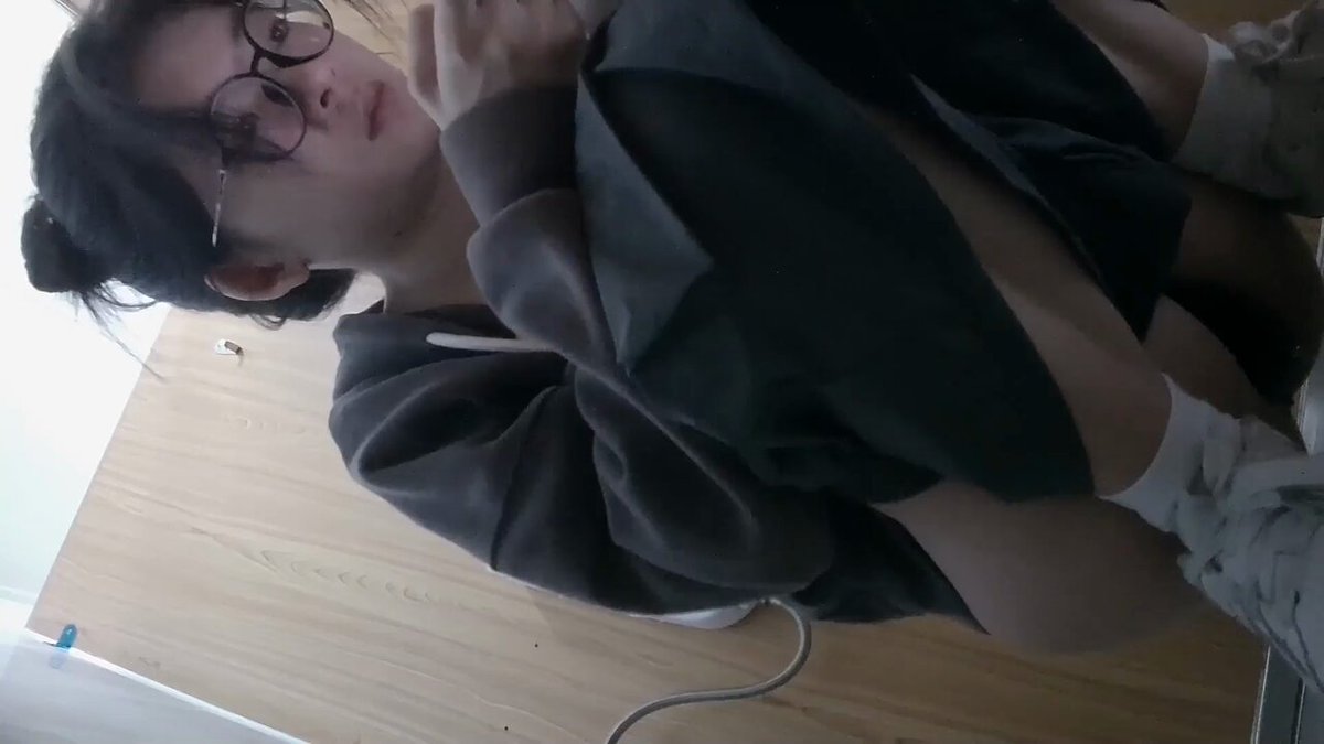 「@」路人甲 最新4月中山大学女厕,两个眼镜学妹尿尿第一个妹子穿个透明内裤还挺性感的
更多冒死抄底视频首页TG群自己去看吧