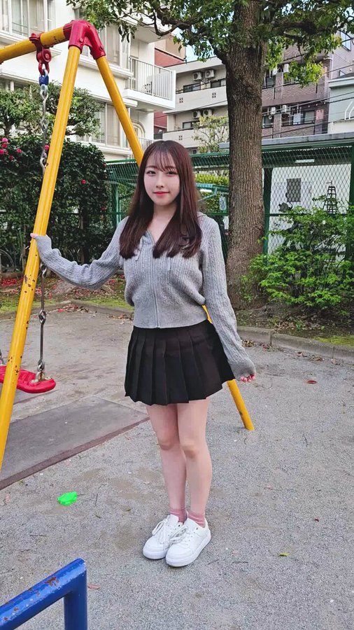 三神みかのパンチラ（@MattStratton22）｜前に上げた別角度VER.だよ