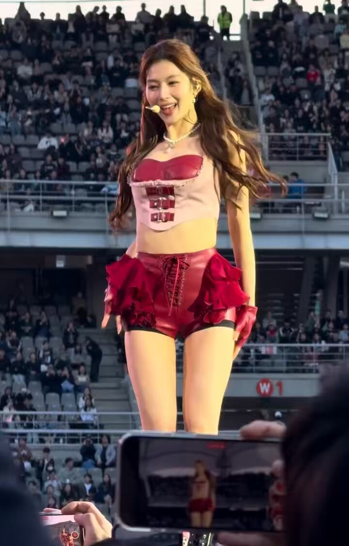 Hi, I'm 21 from Japan 🇯🇵. And u?