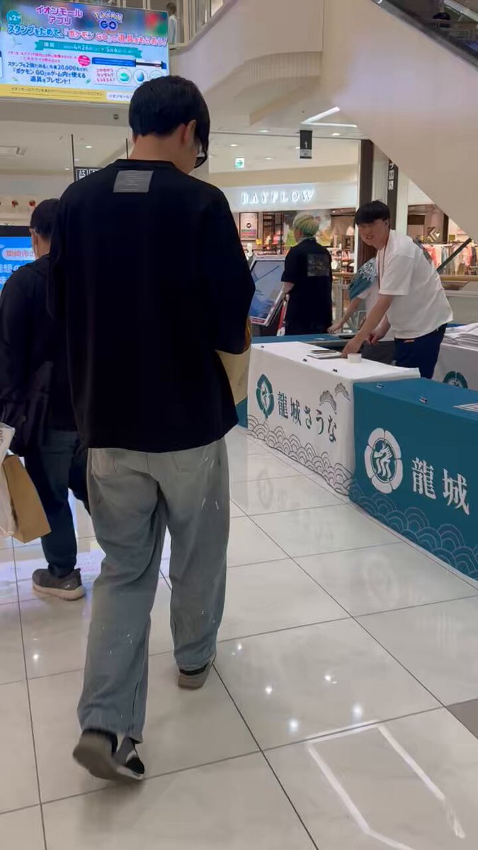 【値引き交渉可】東海オンエアりょうくんサイン入りポーチ m11343125634_1.jpg?1721468758