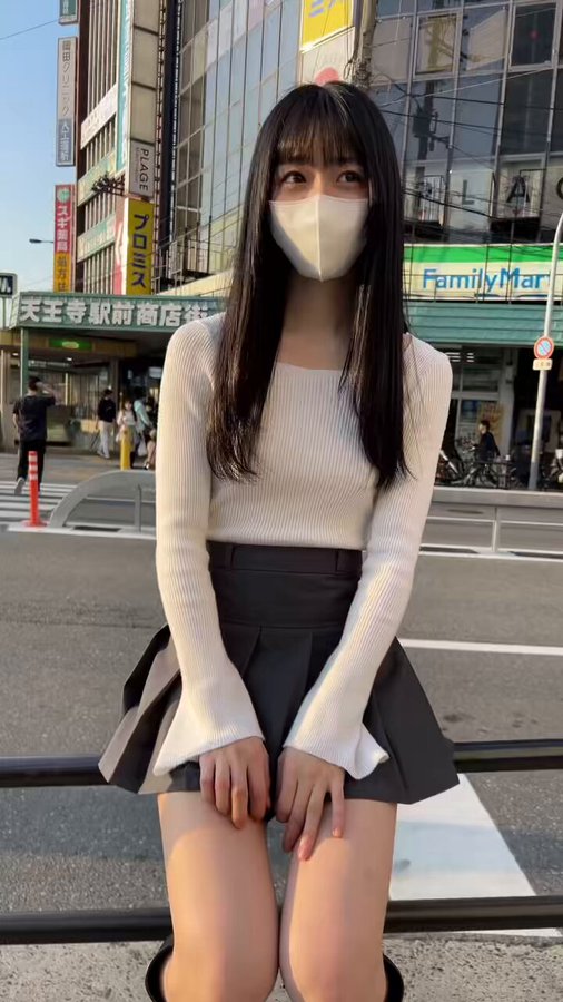 180cm女子の日常のパンチラ（@sara180cm）｜天王寺のえっちなお姉さん担当です