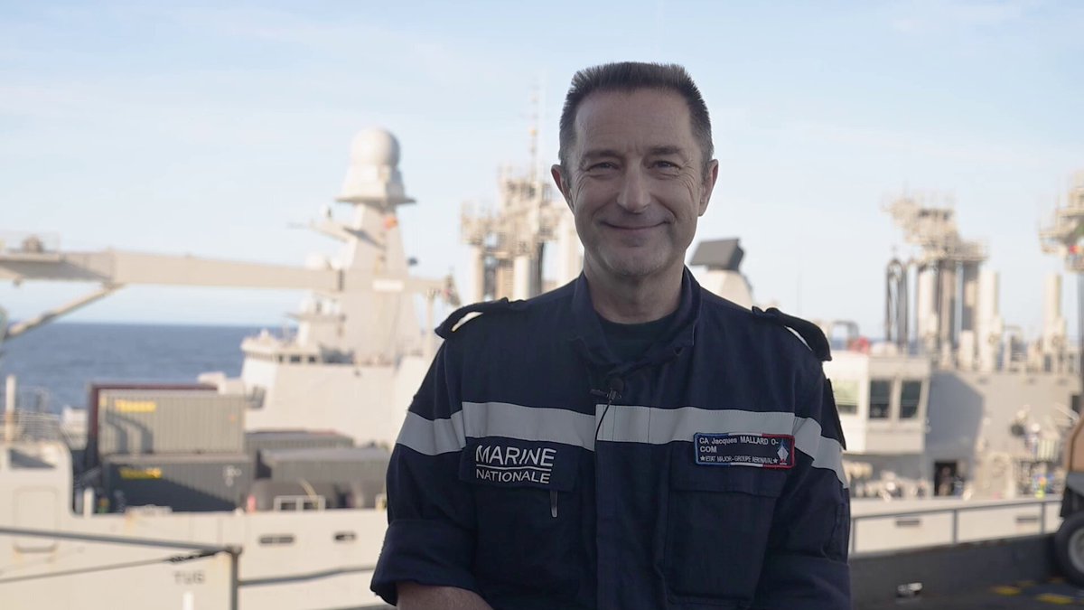 Marine Nationale
ネイビー ショート丈ダッフルコート ウール製 Marine nationale (@MarineNationale) / X