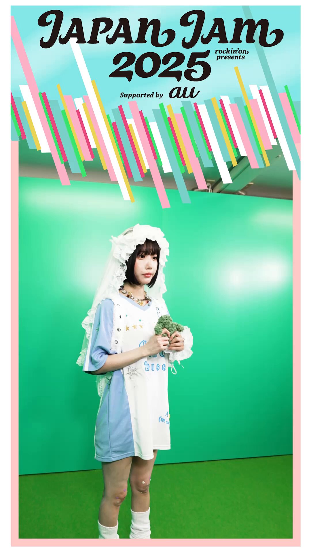 あのちゃん あのちゃん：ニーハイ×にミニスカで“絶対領域”も 「USAGI ONLINE