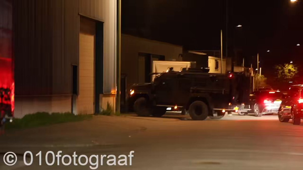 Arrestatieteam valt bedrijfspand binnen in Vlaardingen