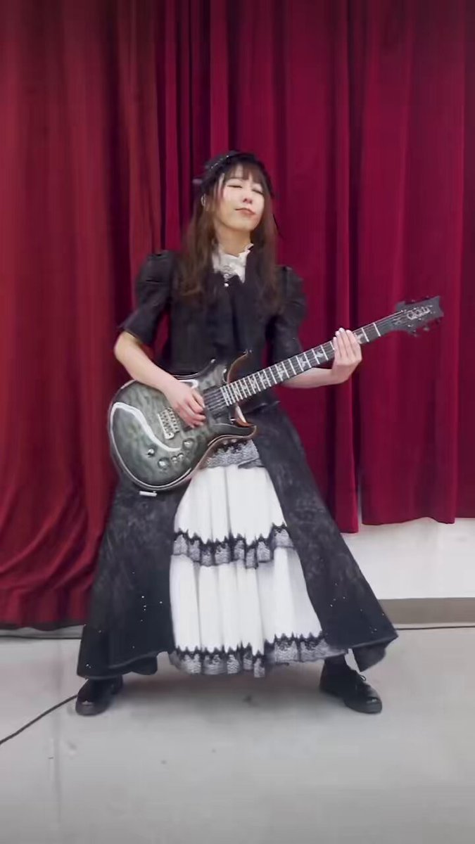 BAND-MAID KANAMIさん ピック KANAMI - BAND-MAID、新作EPジャケット＆Jimmy Ming Shum撮り