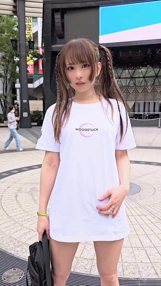 台湾のブランドWOODSTUCKとKOF’98のコラボ服〜
白T、紫外線当たると柄が変わるの💜
これ凄くかっこいい‼️