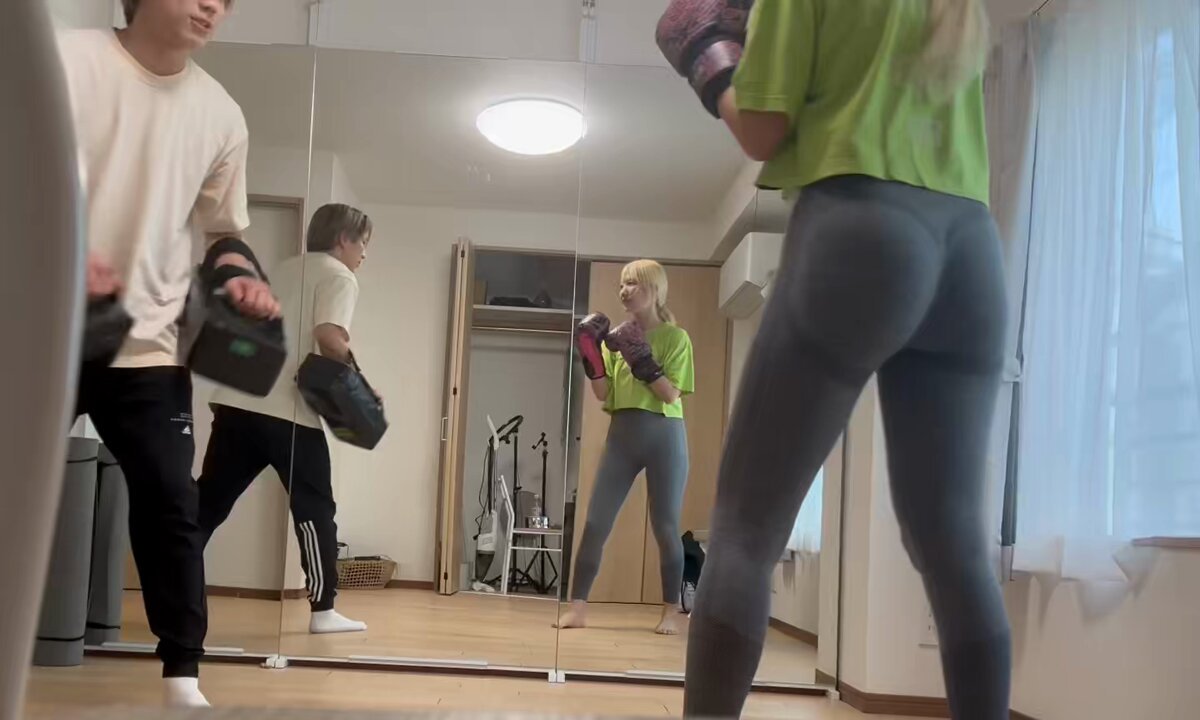 打ち合わせ終わってダッシュでパーソナル🥊
今回2回目！
普段通ってるジムとは別に、出張して教えてもらい始めました〜✌️✌️
グローブもマイグローブです🥊

汗たくさんかけてえらい！！！
#めあめあ運動日記