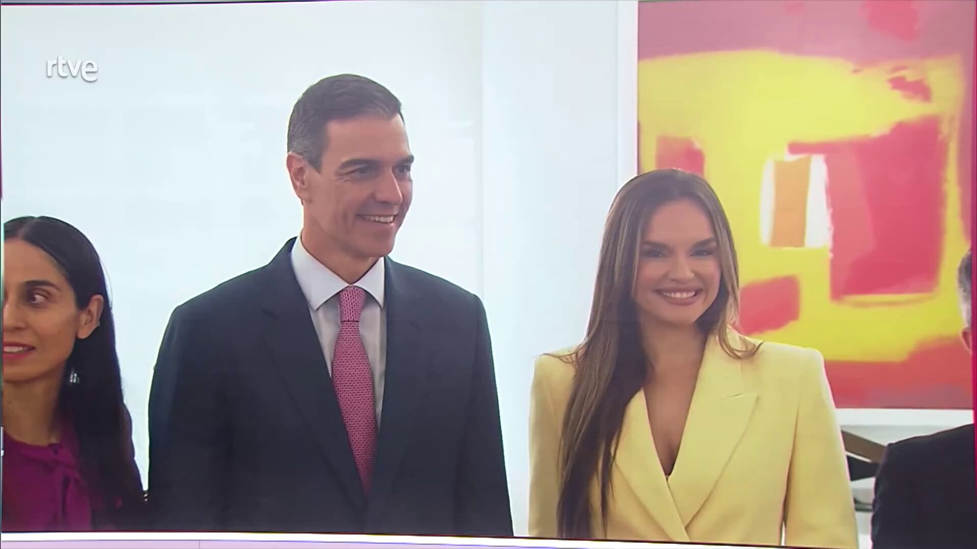 RTVE Noticias on X: "Pedro Sánchez ha recibido Melody, la representante  española de Eurovisión La cantante ha ido a Moncloa antes de poner rumbo a  Basilea, Suiza, donde se celebrará el certamen