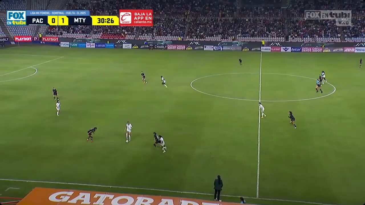 @TuzosFemenil Así fue la diagonal matona que puso el empate.