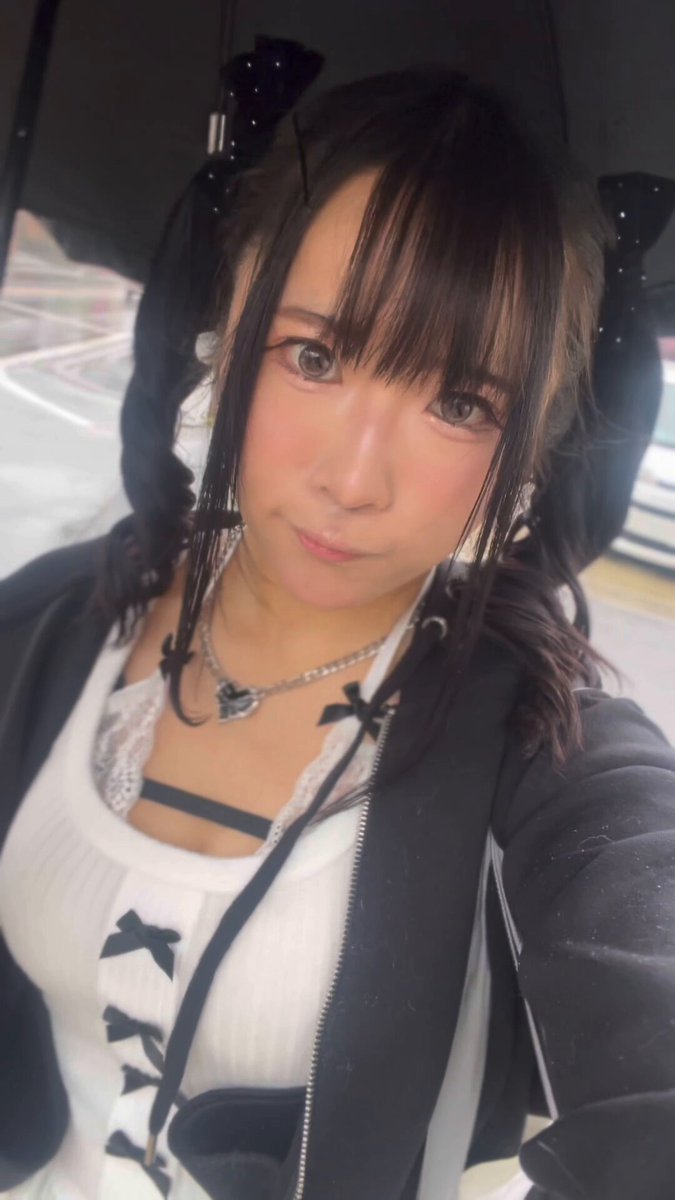 わーい自分で髪巻いたよ!
初めてにしては可愛くできた!