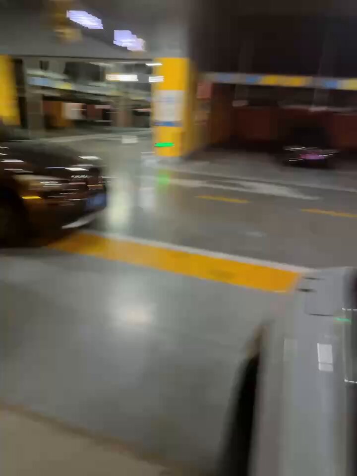 她老公在楼上 我在楼下停车场用他老婆 少妇姐姐真的是太爱刺激了 我都有点后怕了!