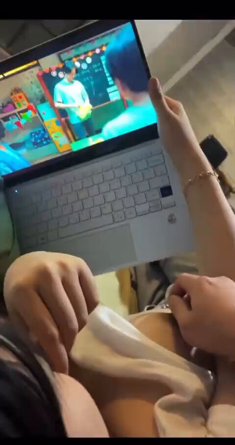 jangan gangguin dong beb, geli taukk