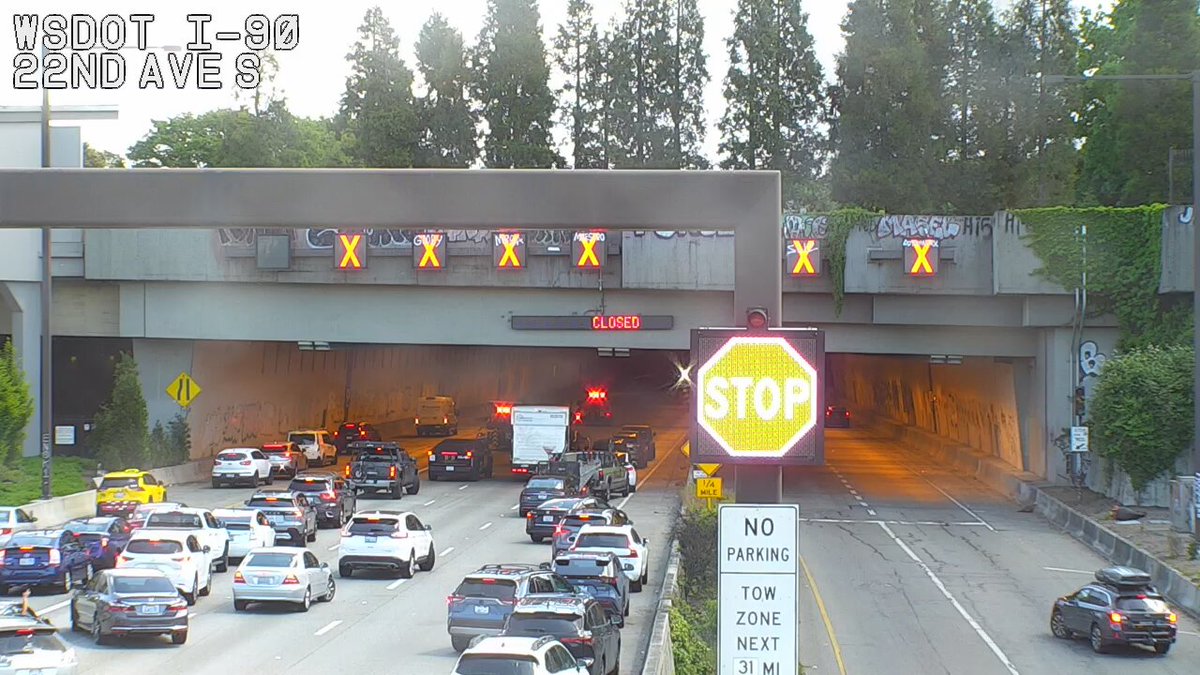 EB I-90は衝突のためにシアトルのRainier Aveの近くで完全にブロックされました