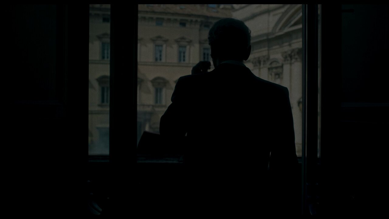 映画『夜の外側 イタリアを震撼させた55日間』公開中