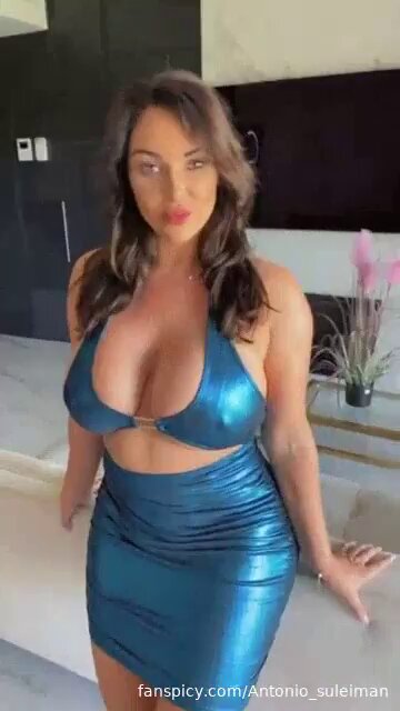 Rus pornosi jinsiy aloqa qilishni soraydi