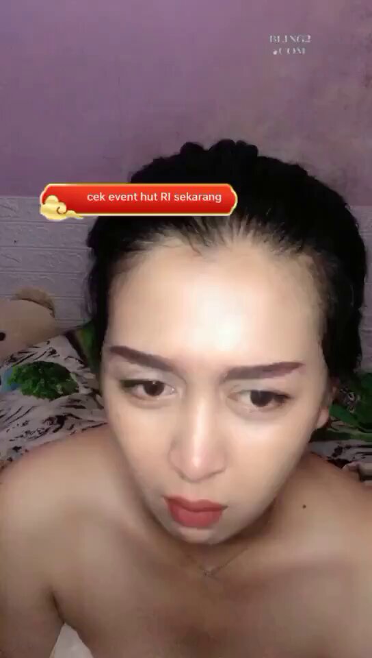 ABG cantik tobrut pamer goyangan