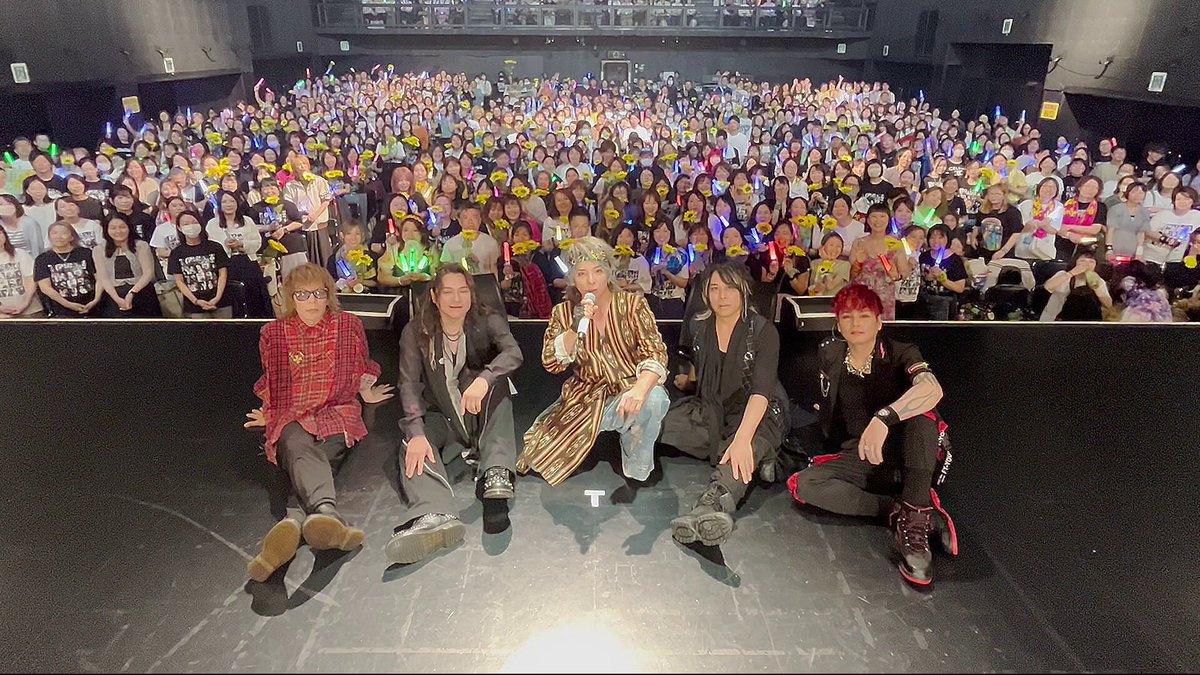 【SOPHIA/ソフィア】LIVE2023 大阪 グッズ フーディ（パーカー）L UNISEX 裏起毛スタッズパーカー – BUNNY APARTMENT