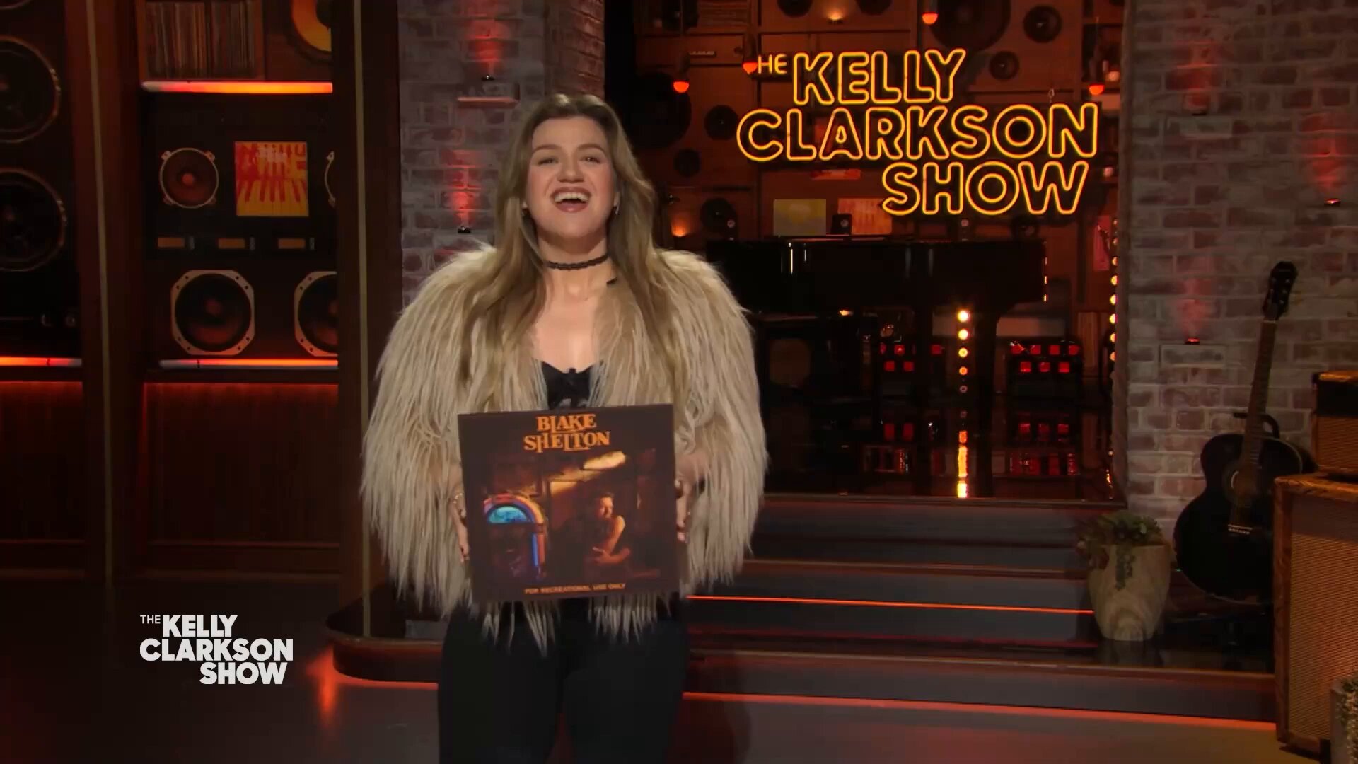Danielle | Blake Shelton Fan on X: "Blake Shelton performs 'Texas' on 'The Kelly  Clarkson Show'. https://t.co/CgipPC2kCT" / X