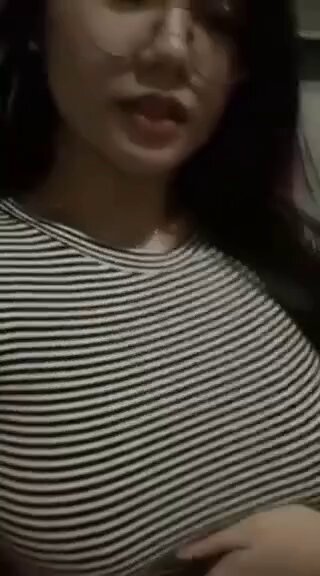 ABG tobrut pamer toket kenyal nih