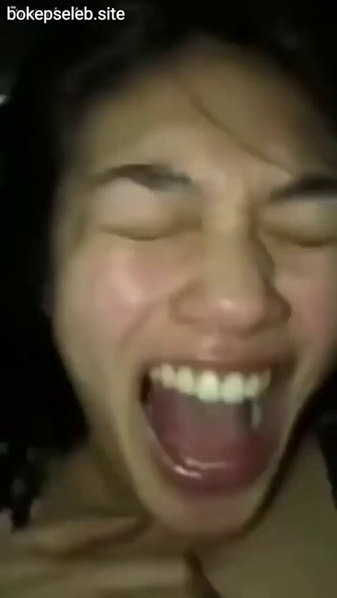 kasian tantenya sampe kesakitan di masukin kontol gede