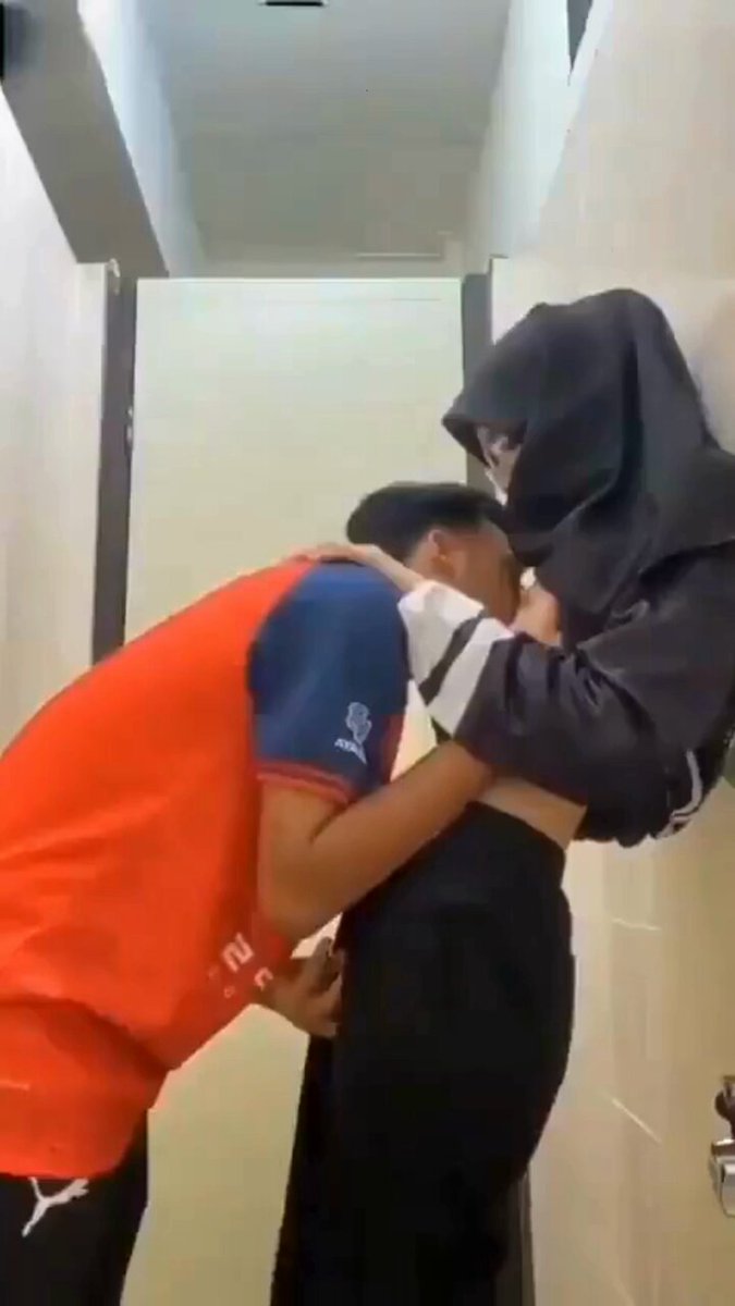 abg indo maen di toilet