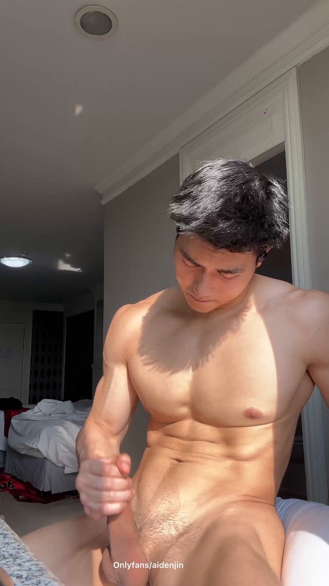 Onam oz qizini onlayn pornoga jalb qildi