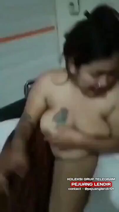 tante booking berondong enak nih
