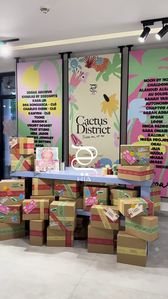 وجهتنا اليوم إلى معرض "كاكتوس ديستريكت" Cactus District في الرياض لاكتشاف أبرز علامات الموضة والمجوهرات، وتسوق أحدث التصاميم الإبداعية من 37 علامة تجارية من المواهب السعودية والخليجية والعربية تضمن لكِ التألق بإطلالات فريدة من نوعها. لا تفوتوا زيارة المعرض على مدار اليوم والسبت 31 مايو في معرض فرساي Versailles Gallery في فندق مانسارد الرياض