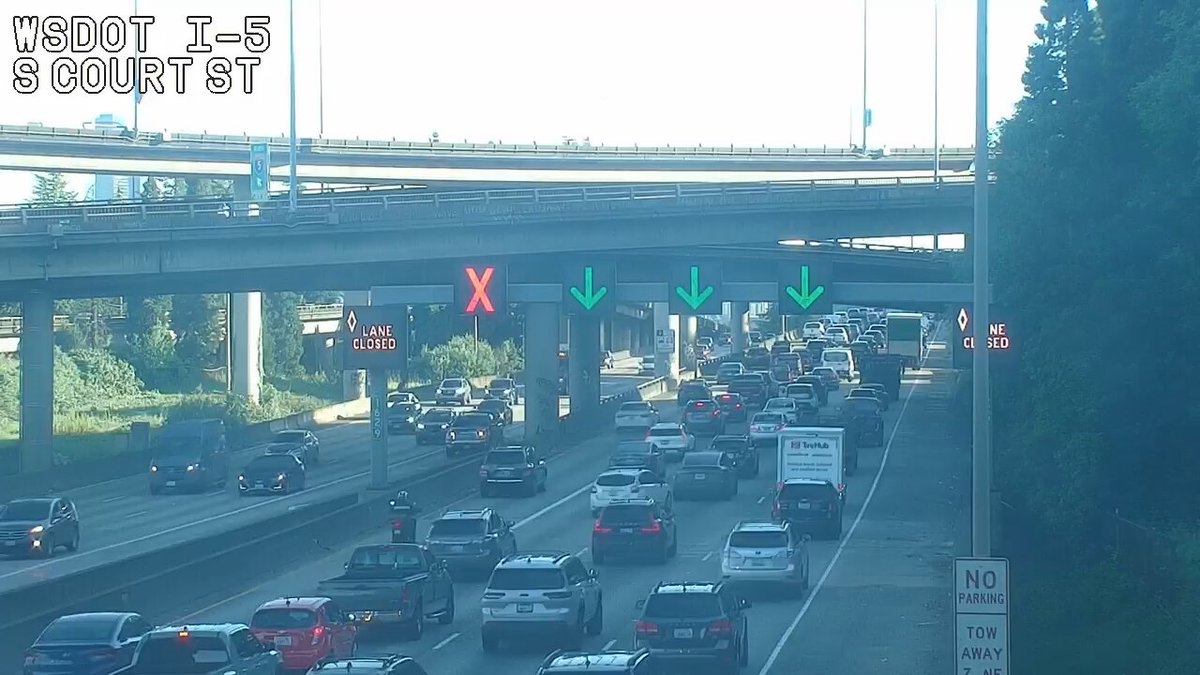 在西雅图，NB I-5 HOV车道被西西雅图桥/斯波坎街以北的一次撞车所阻挡。